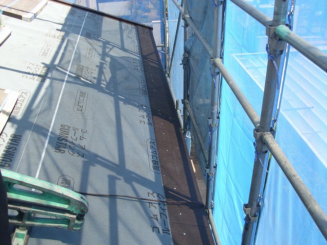 新規屋根材の設置